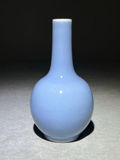 古玩陶瓷天藍(lán)釉小天球瓶真品鑒賞圖