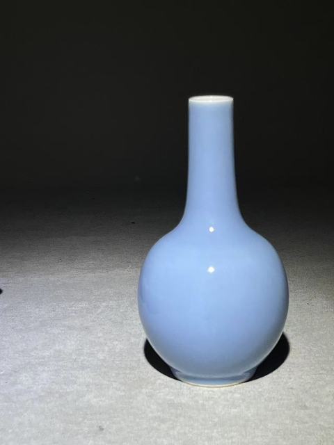 古玩陶瓷天藍(lán)釉小天球瓶真品鑒賞圖