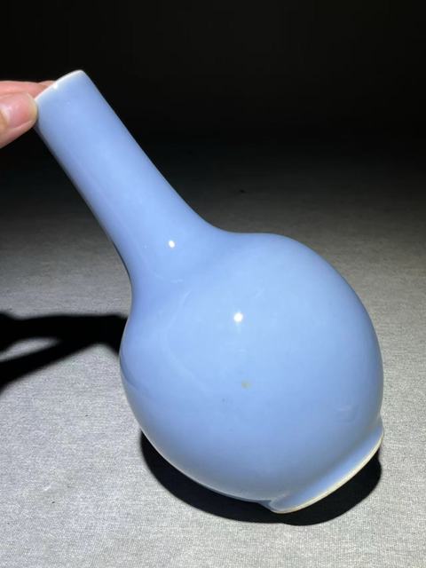古玩陶瓷天藍(lán)釉小天球瓶真品鑒賞圖