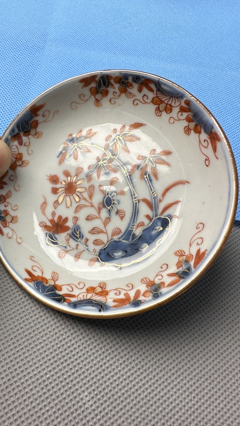 古玩陶瓷青花礬紅洞石花卉盤真品鑒賞圖