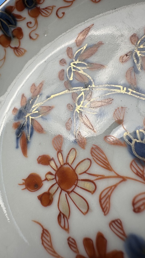 古玩陶瓷青花礬紅洞石花卉盤真品鑒賞圖