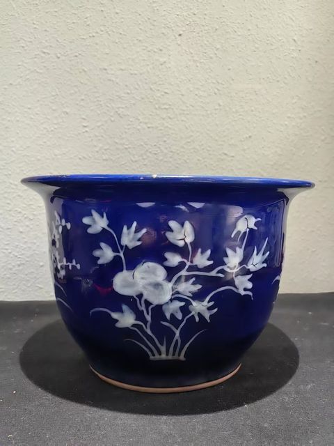 古玩陶瓷祭藍(lán)釉堆白花盆真品鑒賞圖
