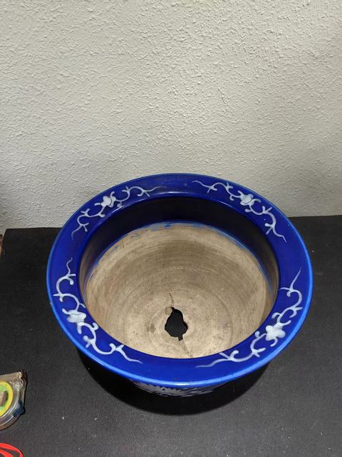 古玩陶瓷祭藍(lán)釉堆白花盆真品鑒賞圖