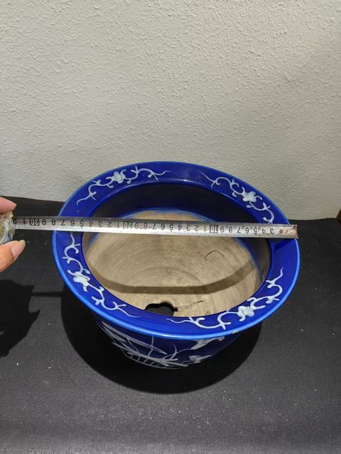 古玩陶瓷祭藍(lán)釉堆白花盆真品鑒賞圖