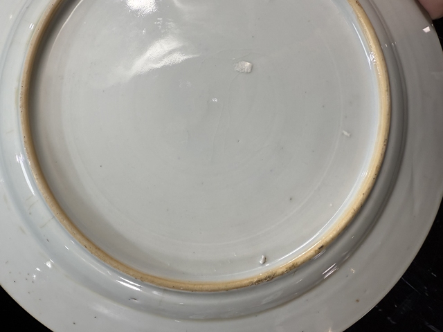 古玩陶瓷西廂記跳墻粉彩盤真品鑒賞圖