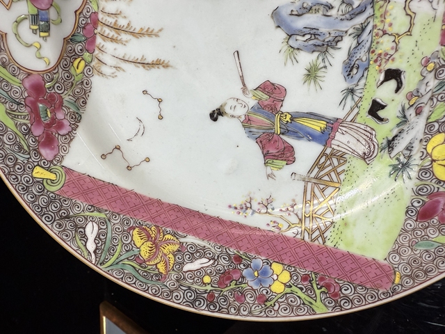 古玩陶瓷西廂記跳墻粉彩盤真品鑒賞圖