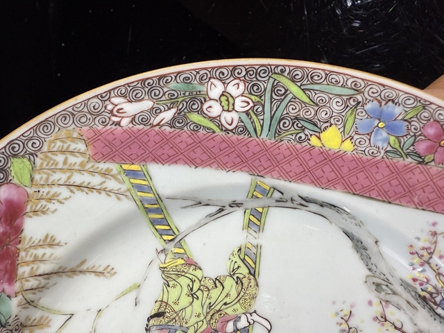 古玩陶瓷西廂記跳墻粉彩盤真品鑒賞圖