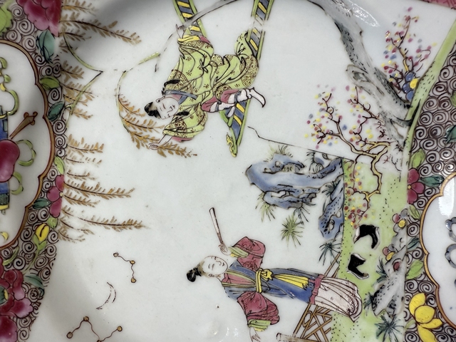 古玩陶瓷西廂記跳墻粉彩盤真品鑒賞圖