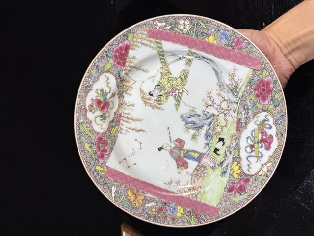 古玩陶瓷西廂記跳墻粉彩盤真品鑒賞圖