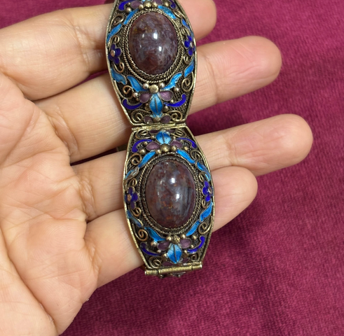 古玩雜項銀胎花絲琺瑯嵌寶手鏈。 真品鑒賞圖