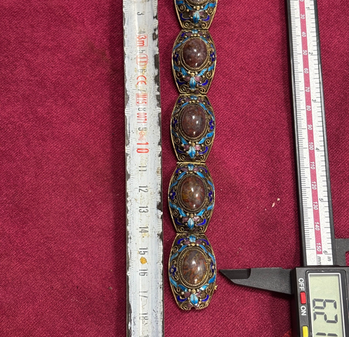 古玩雜項銀胎花絲琺瑯嵌寶手鏈。 真品鑒賞圖