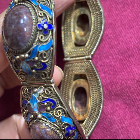 古玩雜項銀胎花絲琺瑯嵌寶手鏈。 真品鑒賞圖