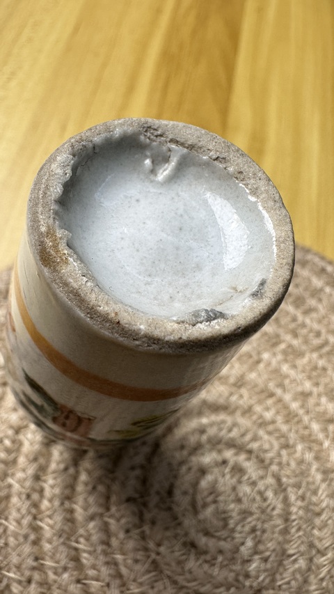 古玩陶瓷粉彩花蝶紋撇口瓶真品鑒賞圖