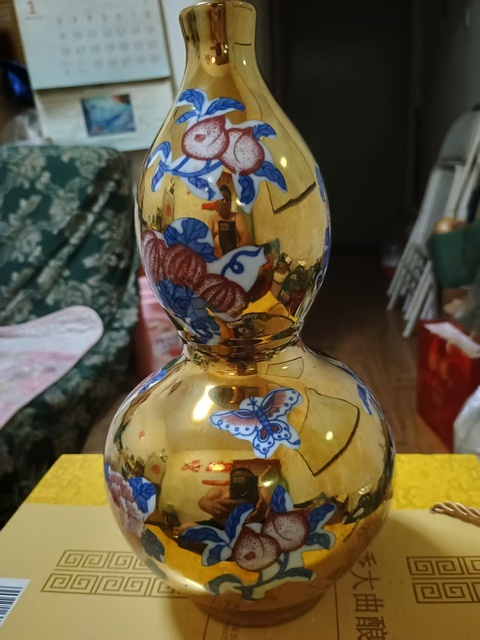 古玩陶瓷黃地粉彩洞石牡丹四方瓶一對真品鑒賞圖
