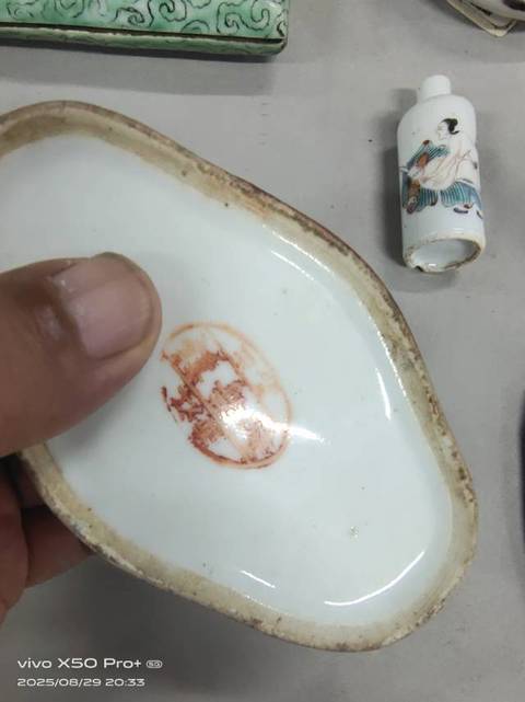 古玩陶瓷珊瑚紅描金蛐蛐罐真品鑒賞圖