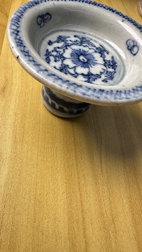 古玩陶瓷青花花卉紋高足盤真品鑒賞圖