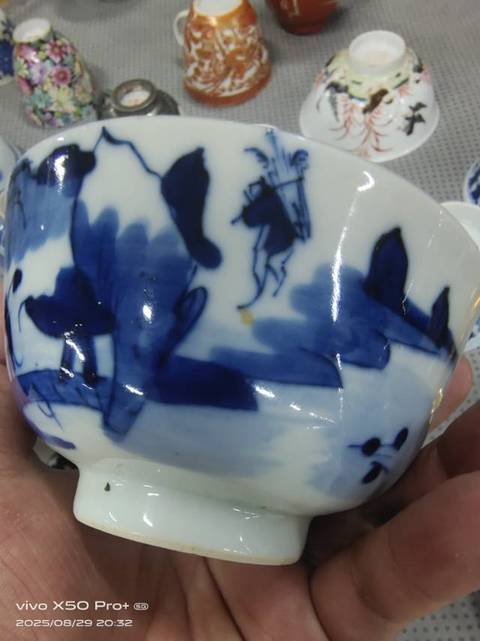 古玩陶瓷漁橋耕讀青花人物主人杯真品鑒賞圖