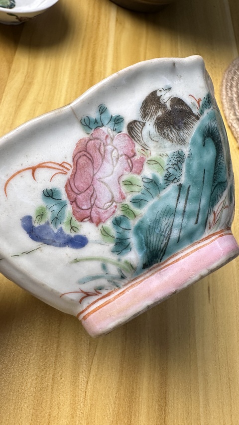 古玩陶瓷粉彩花鳥紋貢碗真品鑒賞圖