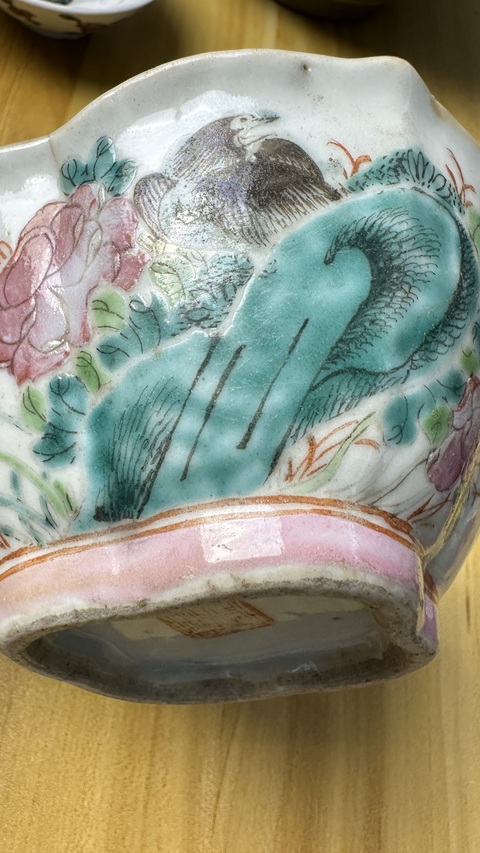 古玩陶瓷粉彩花鳥紋貢碗真品鑒賞圖