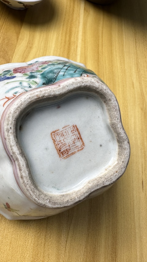 古玩陶瓷粉彩花鳥紋貢碗真品鑒賞圖