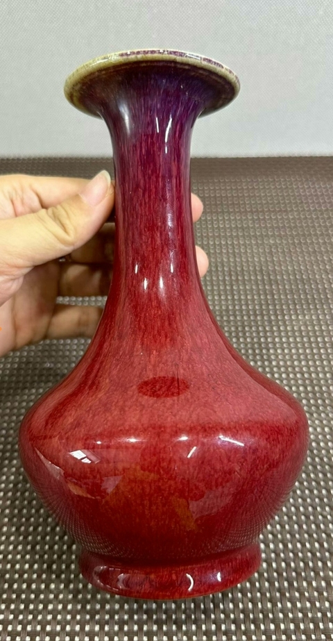 古玩陶瓷窯變紅釉長頸撇口瓶真品鑒賞圖