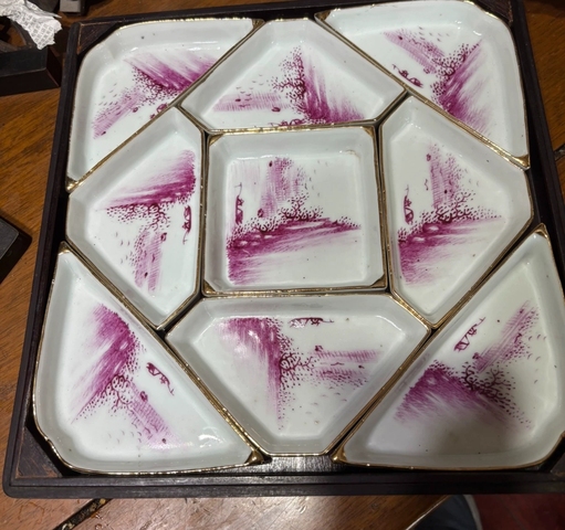 古玩陶瓷胭脂紅山水紋九攢盤真品鑒賞圖
