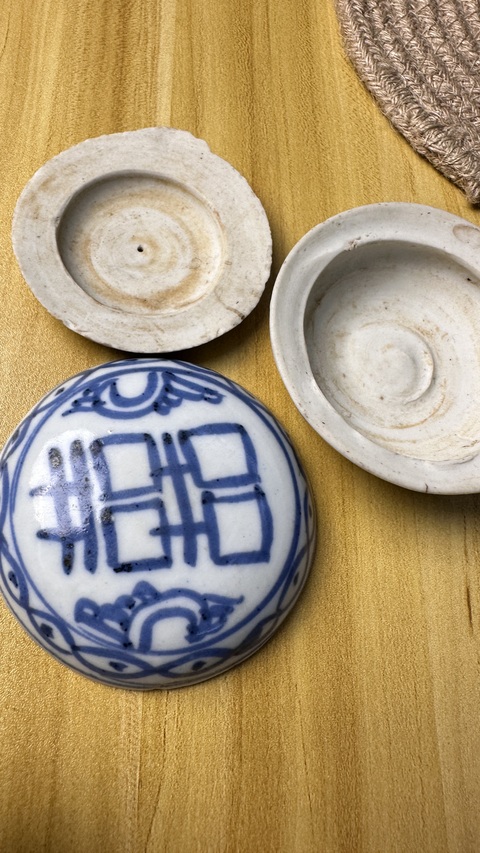 古玩陶瓷青花喜字蓋盒真品鑒賞圖
