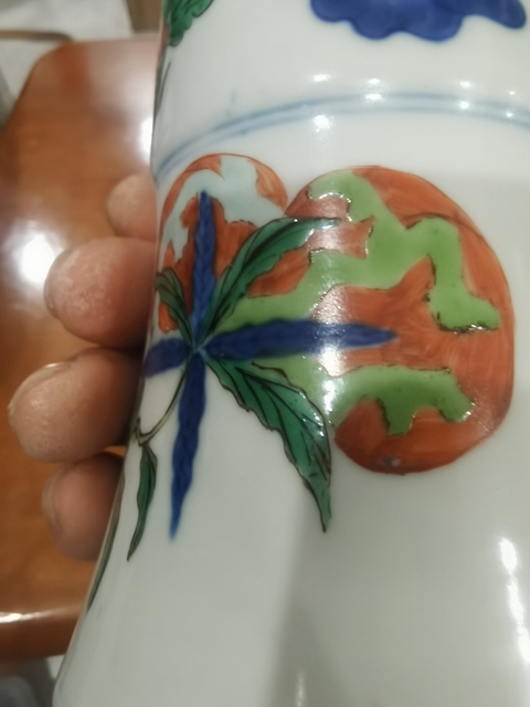 古玩陶瓷青花五彩三多紋截口花觚真品鑒賞圖