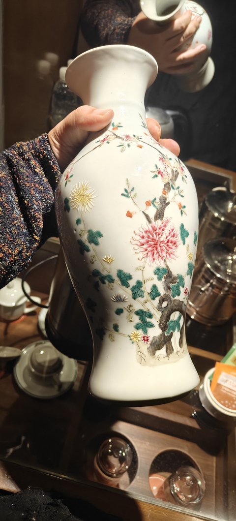 古玩陶瓷粉彩花卉紋觀音瓶真品鑒賞圖