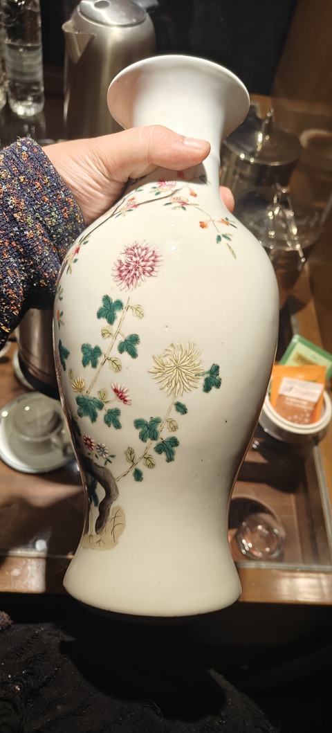 古玩陶瓷粉彩花卉紋觀音瓶真品鑒賞圖