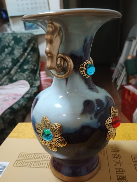 古玩陶瓷鈞窯鑲嵌寶石瓶真品鑒賞圖