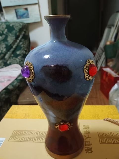 古玩陶瓷鈞窯鑲嵌寶石瓶真品鑒賞圖