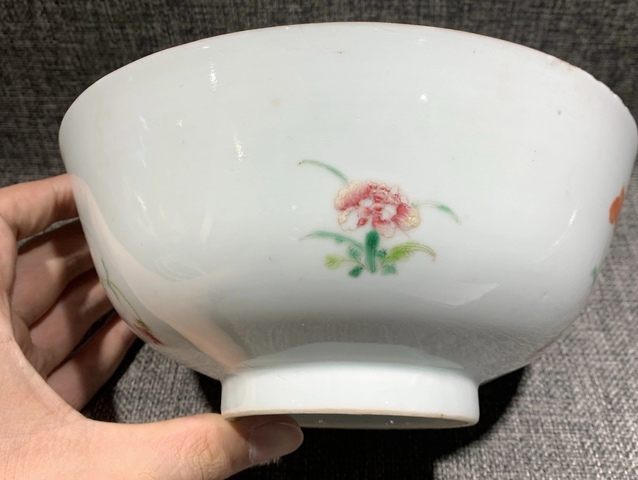 古玩陶瓷花卉紋粉彩碗真品鑒賞圖