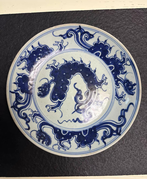 古玩陶瓷摩羯龍紋青花盤真品鑒賞圖