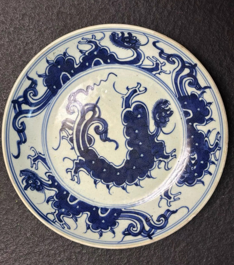 古玩陶瓷摩羯龍紋青花盤真品鑒賞圖