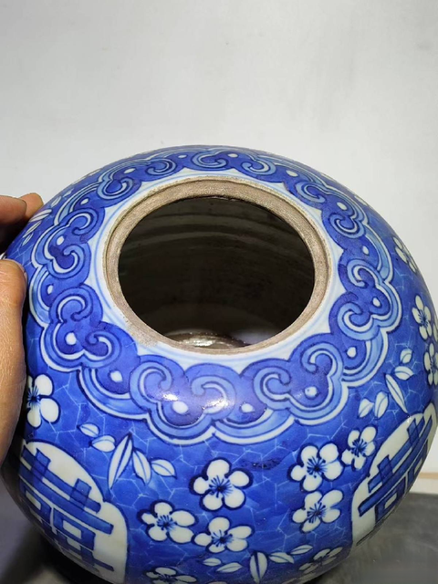 古玩陶瓷青花留白冰梅紋開光囍字紋西瓜罐真品鑒賞圖