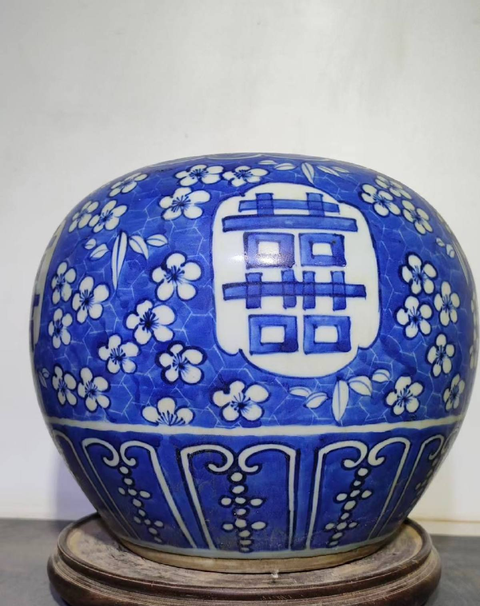 古玩陶瓷青花留白冰梅紋開光囍字紋西瓜罐真品鑒賞圖