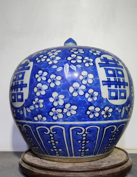 古玩陶瓷青花留白冰梅紋開光囍字紋西瓜罐真品鑒賞圖