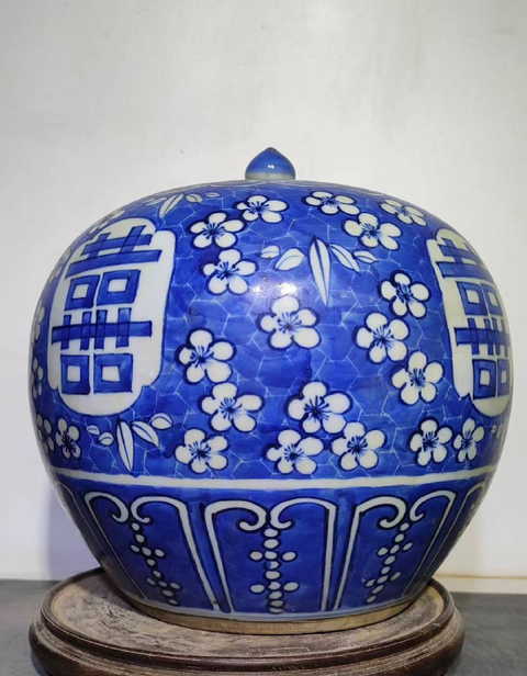 古玩陶瓷青花留白冰梅紋開光囍字紋西瓜罐真品鑒賞圖