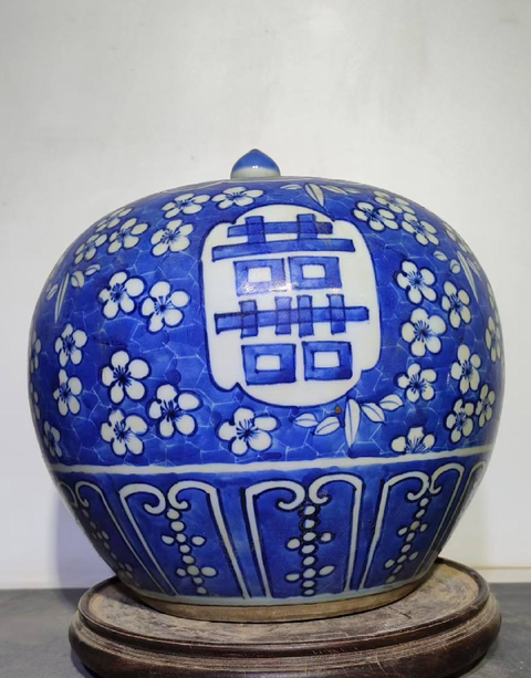 古玩陶瓷青花留白冰梅紋開光囍字紋西瓜罐真品鑒賞圖