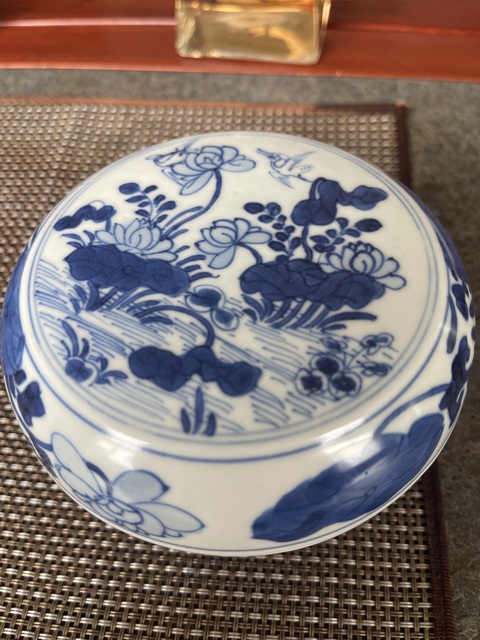 古玩陶瓷花鳥紋青花蓋盒真品鑒賞圖