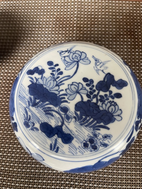 古玩陶瓷花鳥紋青花蓋盒真品鑒賞圖