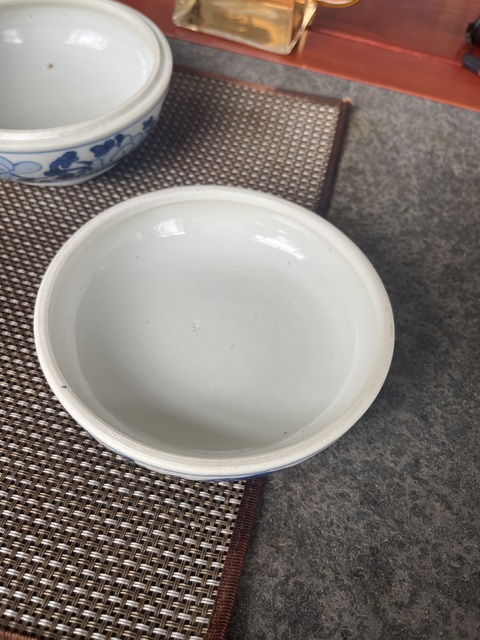 古玩陶瓷花鳥紋青花蓋盒真品鑒賞圖