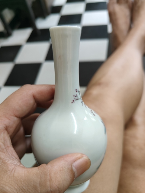 古玩陶瓷粉彩人物紋撇口瓶真品鑒賞圖