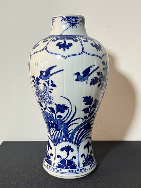 古玩陶瓷花鳥紋青花瓶真品鑒賞圖