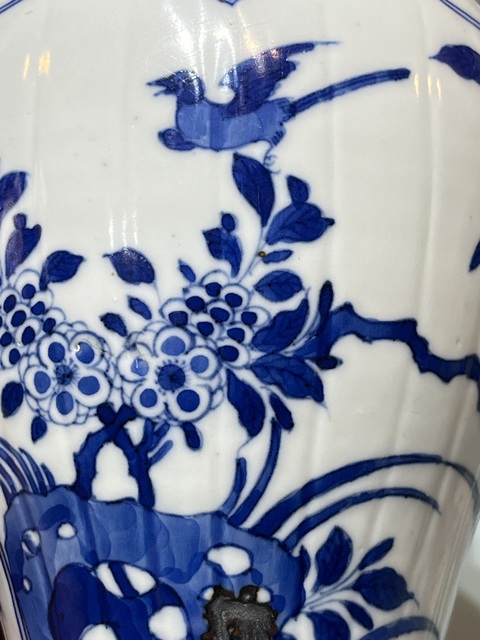 古玩陶瓷花鳥紋青花瓶真品鑒賞圖