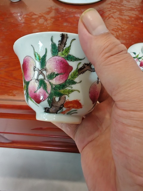古玩陶瓷粉彩九桃紋蓋碗真品鑒賞圖