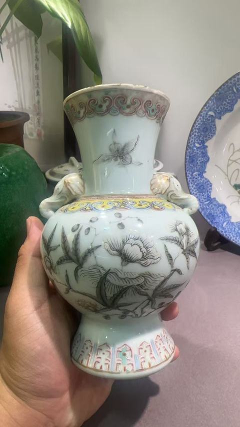 古玩陶瓷大雅齋風格花鳥紋象耳瓶，模糊，偏老真品鑒賞圖