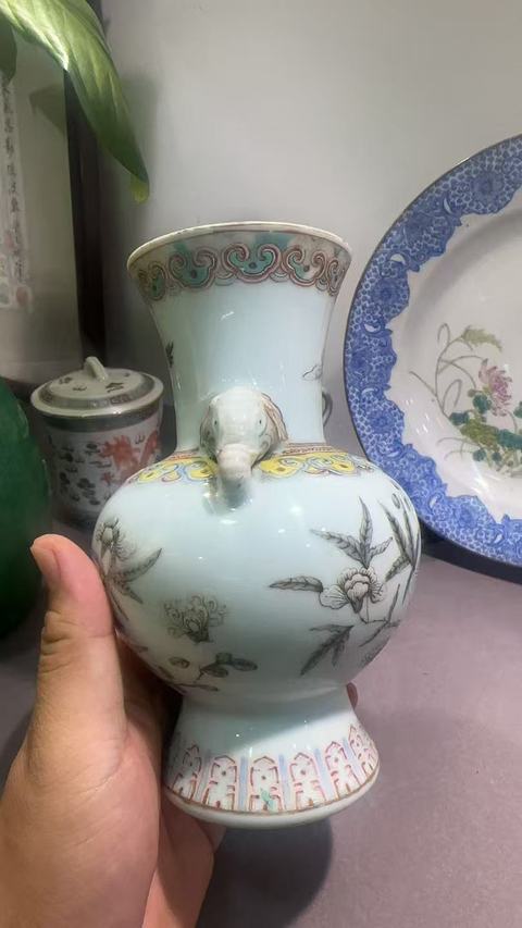 古玩陶瓷大雅齋風格花鳥紋象耳瓶，模糊，偏老真品鑒賞圖