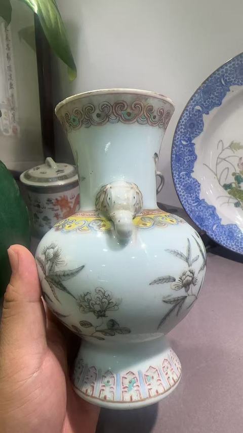 古玩陶瓷大雅齋風格花鳥紋象耳瓶，模糊，偏老真品鑒賞圖